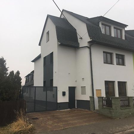 Apartment Dubnica Prejta 3 Dubnica nad Vahom Bagian luar foto