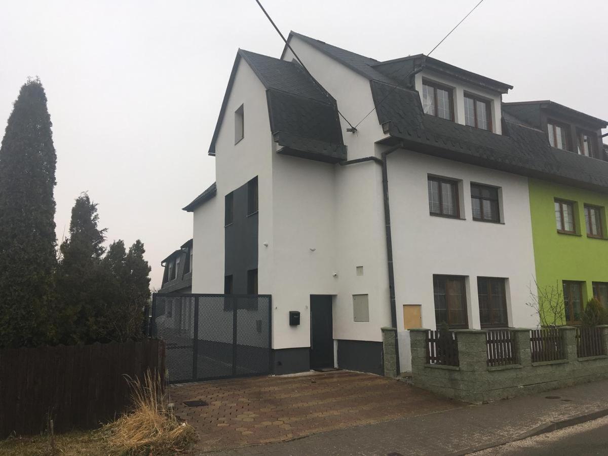 Apartment Dubnica Prejta 3 Dubnica nad Vahom Bagian luar foto