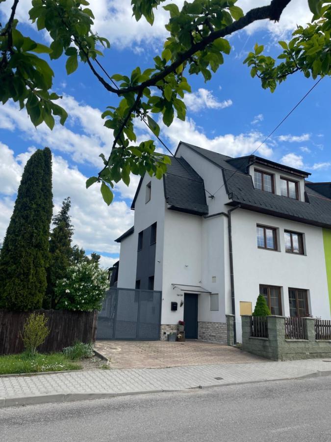 Apartment Dubnica Prejta 3 Dubnica nad Vahom Bagian luar foto